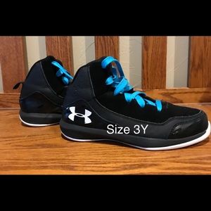 Boys size 3 Under Armour basketball shoes